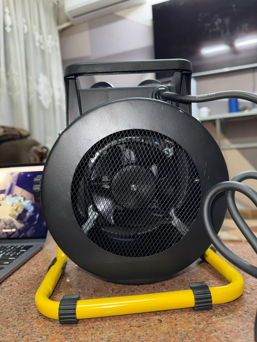 هيتر كهرباء 2 كيلو وات – 220V – تدفئة حتى 20 متر²